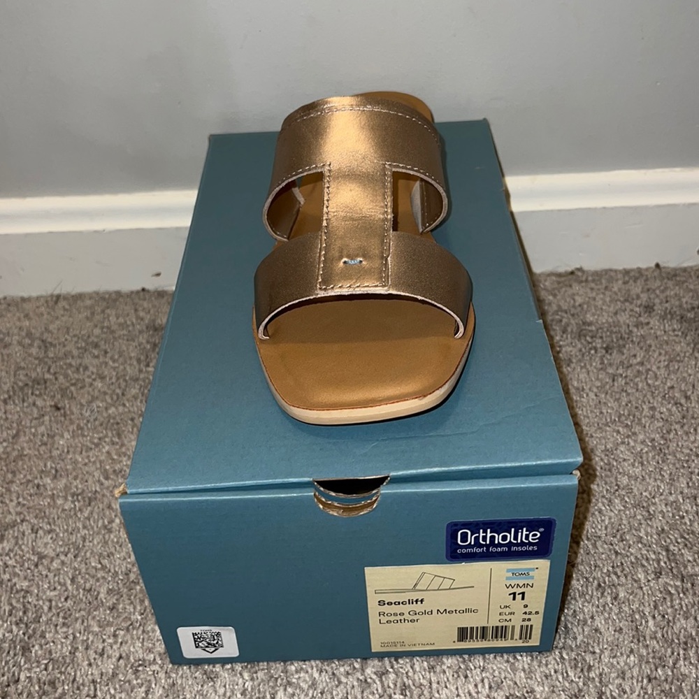 Toms NWT Seacliff Sandals